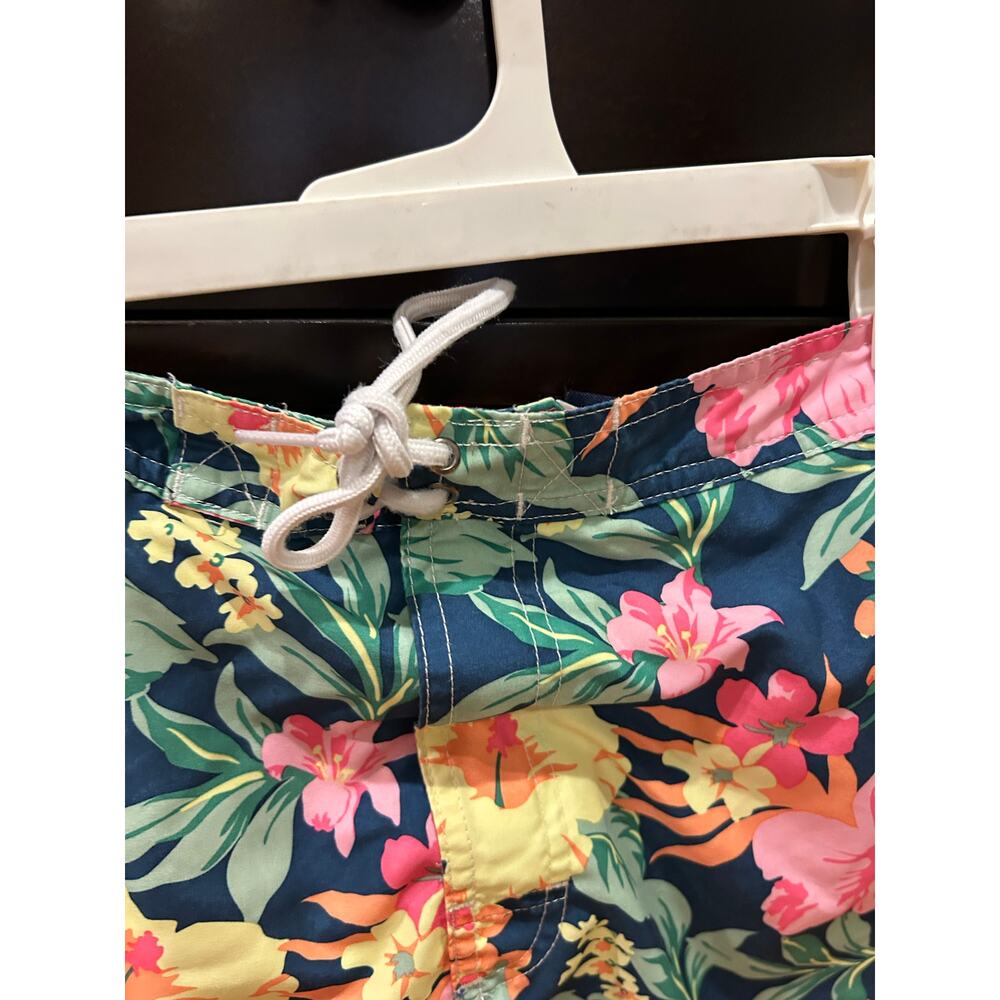 Chaos Men’s Size Large Hawaiian Swim Shorts